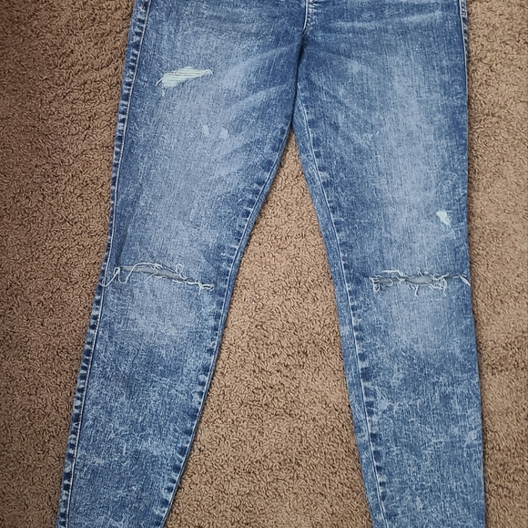 Guess Jeans - Picture 2 of 3